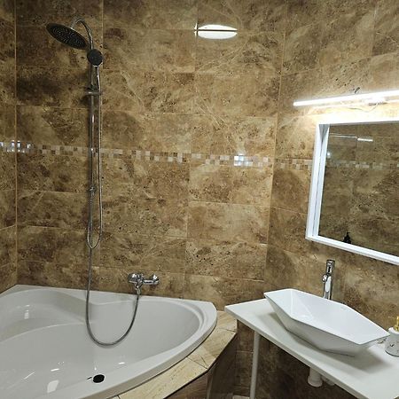 Hotel Taurus اوسترافا المظهر الخارجي الصورة