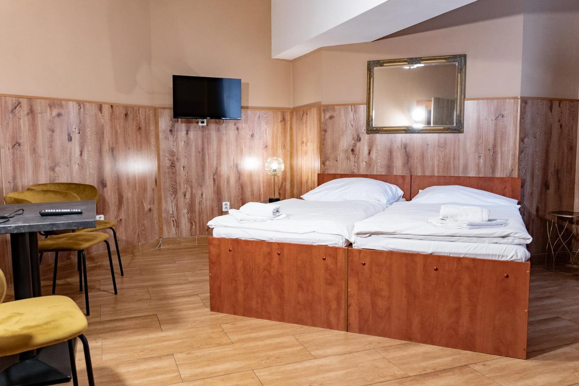 Hotel Taurus اوسترافا المظهر الخارجي الصورة