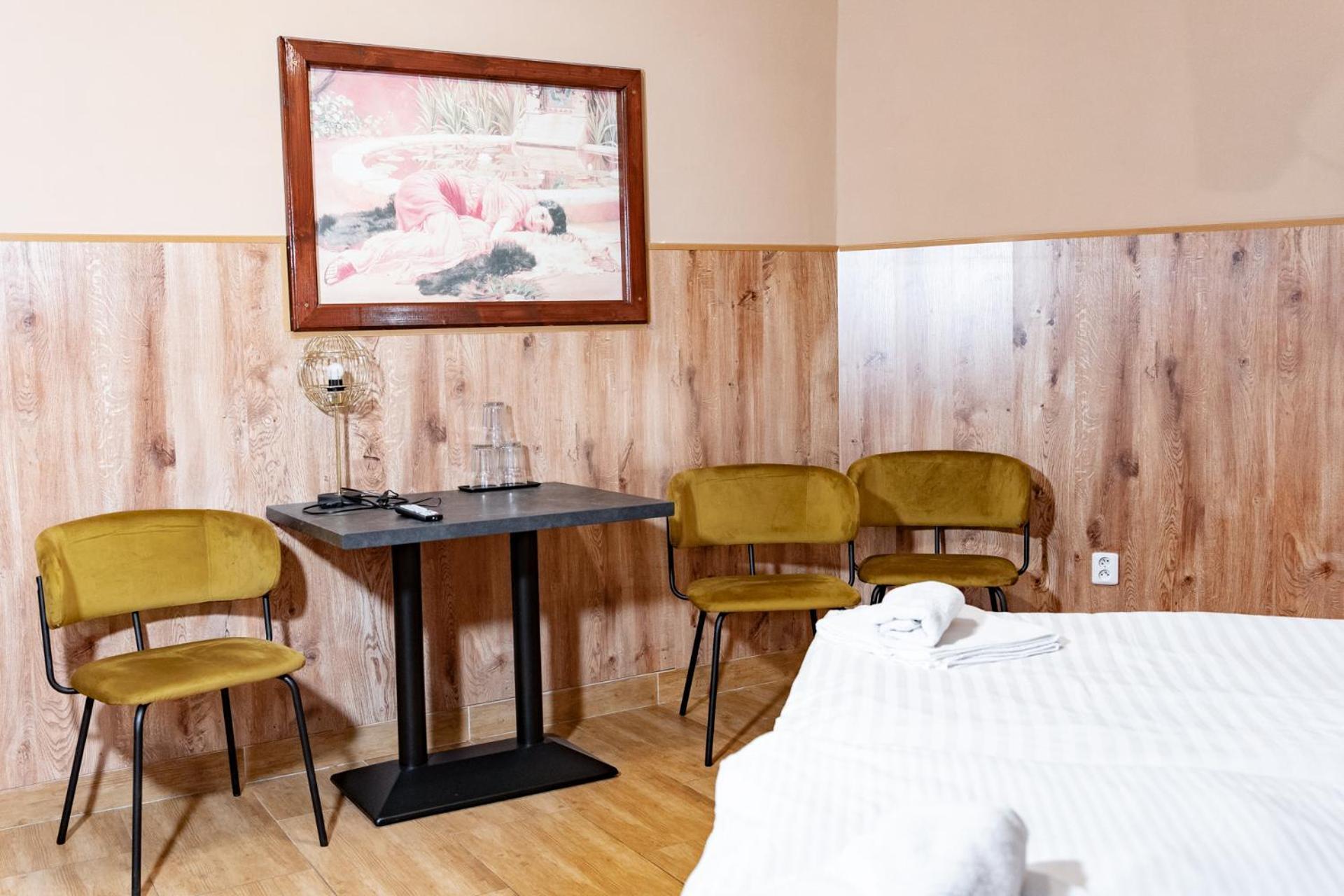 Hotel Taurus اوسترافا المظهر الخارجي الصورة