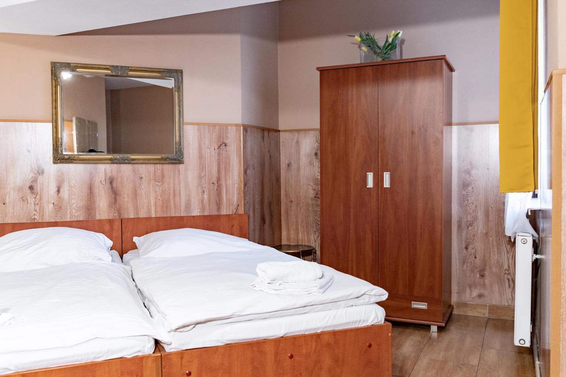 Hotel Taurus اوسترافا المظهر الخارجي الصورة