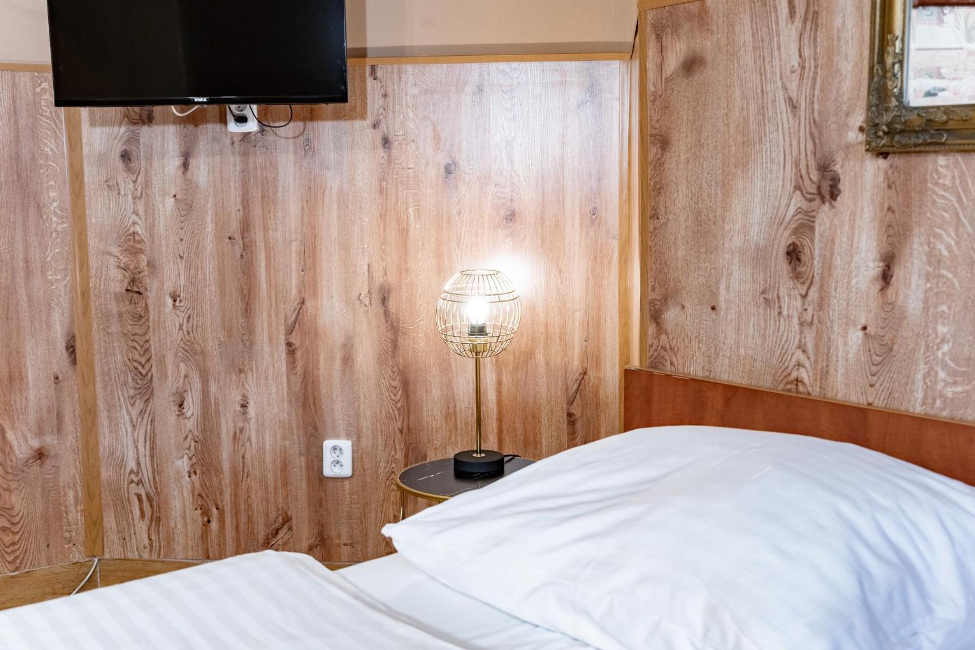 Hotel Taurus اوسترافا المظهر الخارجي الصورة