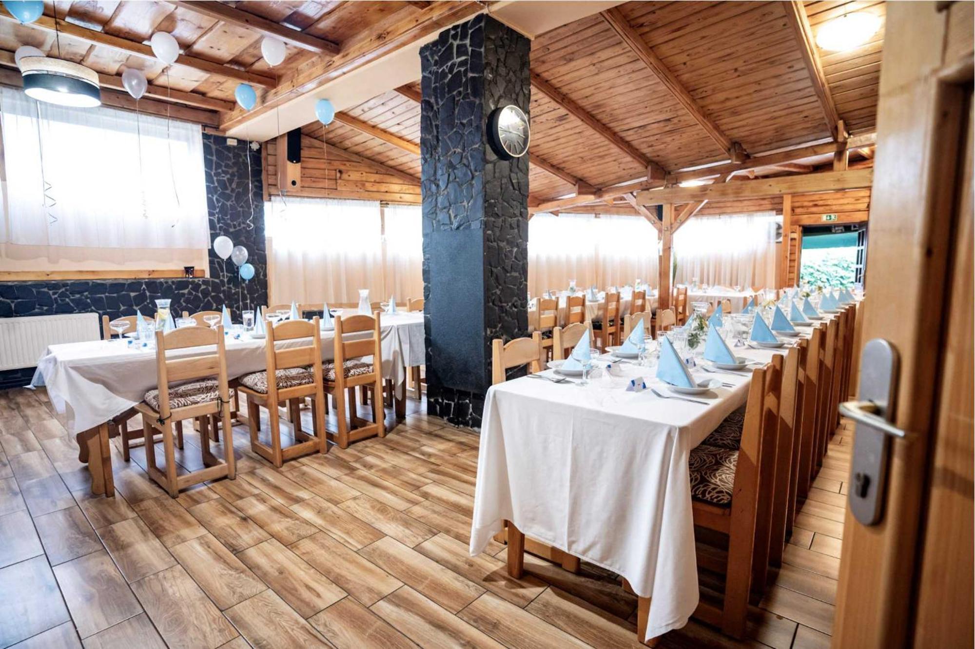 Hotel Taurus اوسترافا المظهر الخارجي الصورة