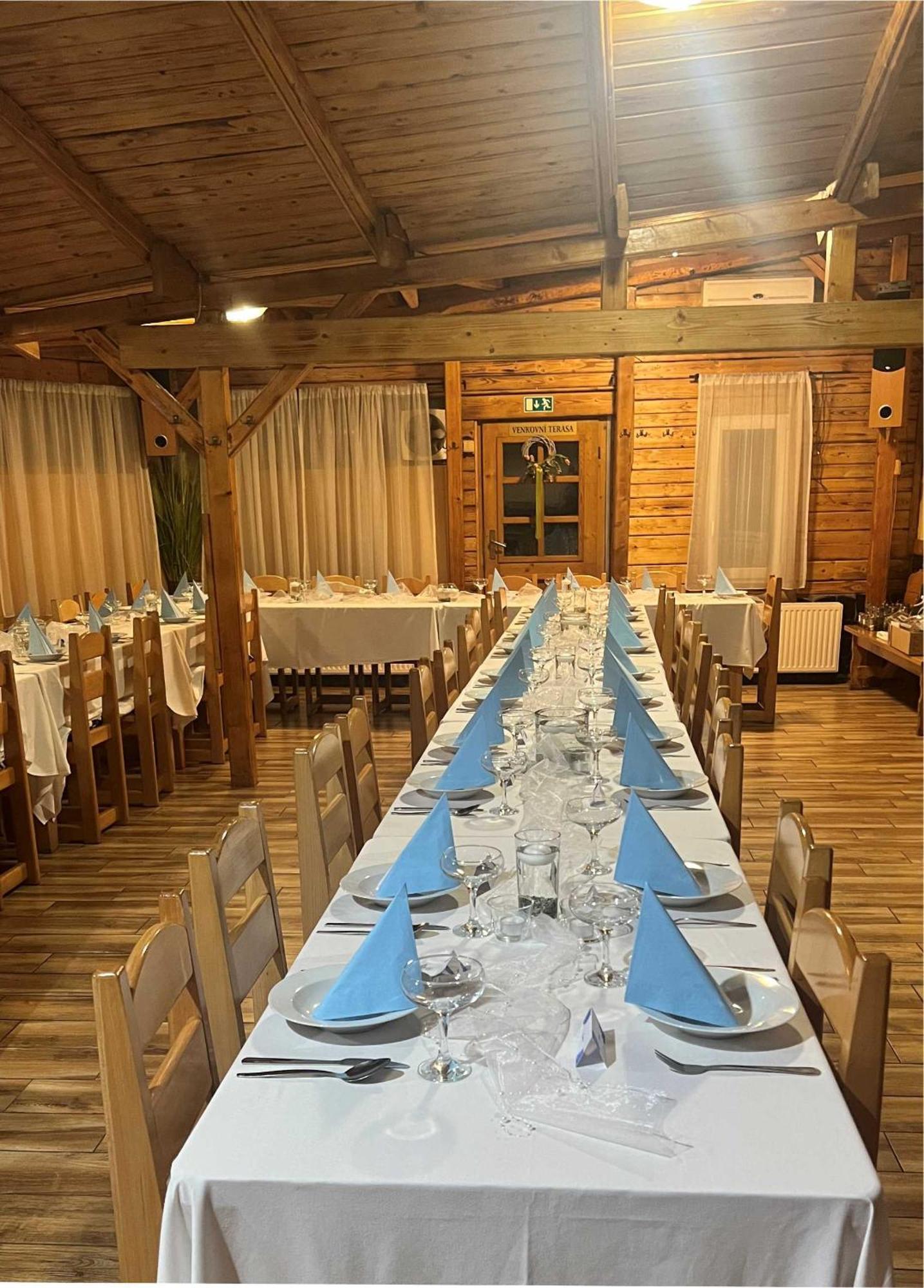 Hotel Taurus اوسترافا المظهر الخارجي الصورة