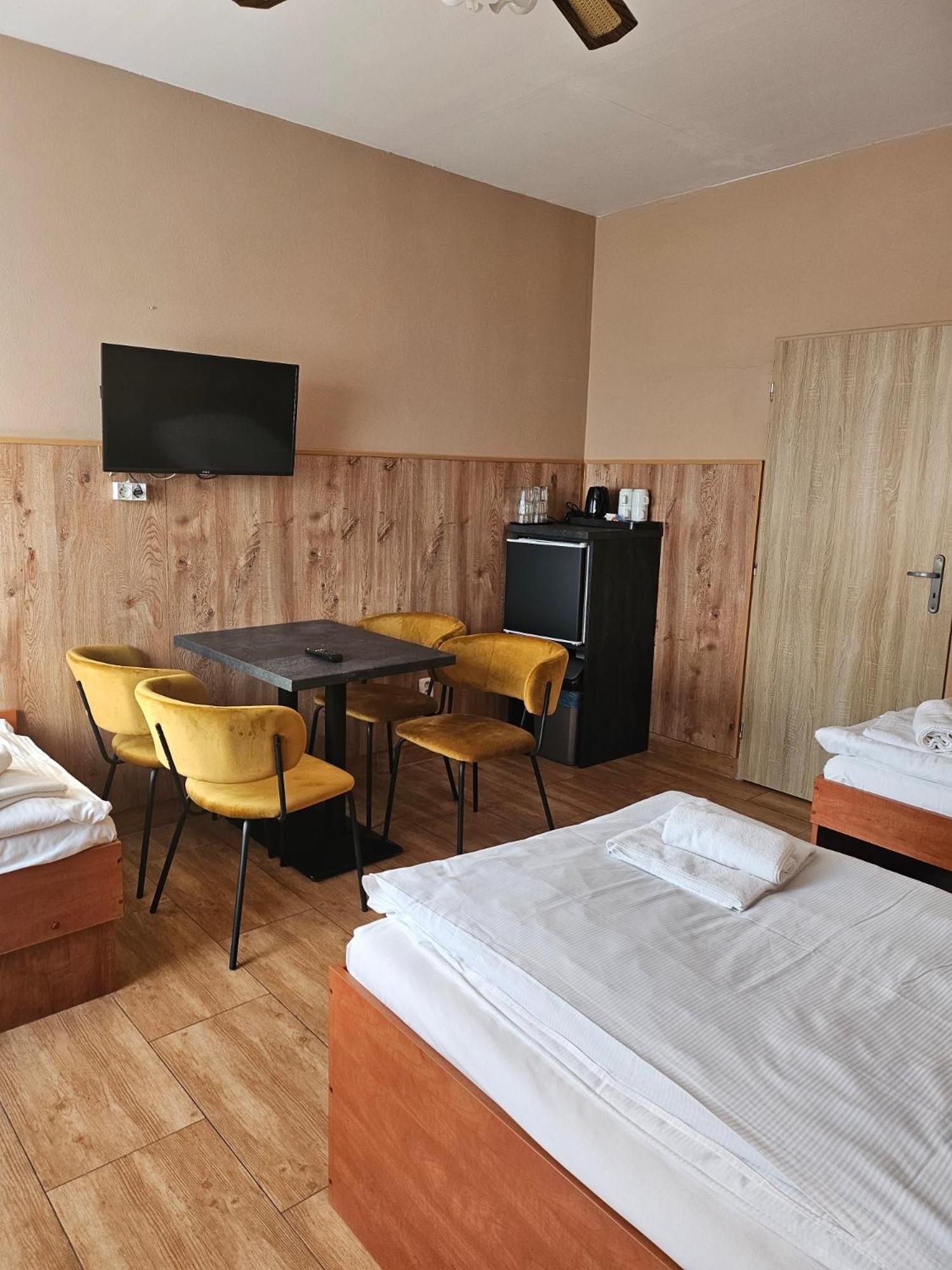 Hotel Taurus اوسترافا المظهر الخارجي الصورة