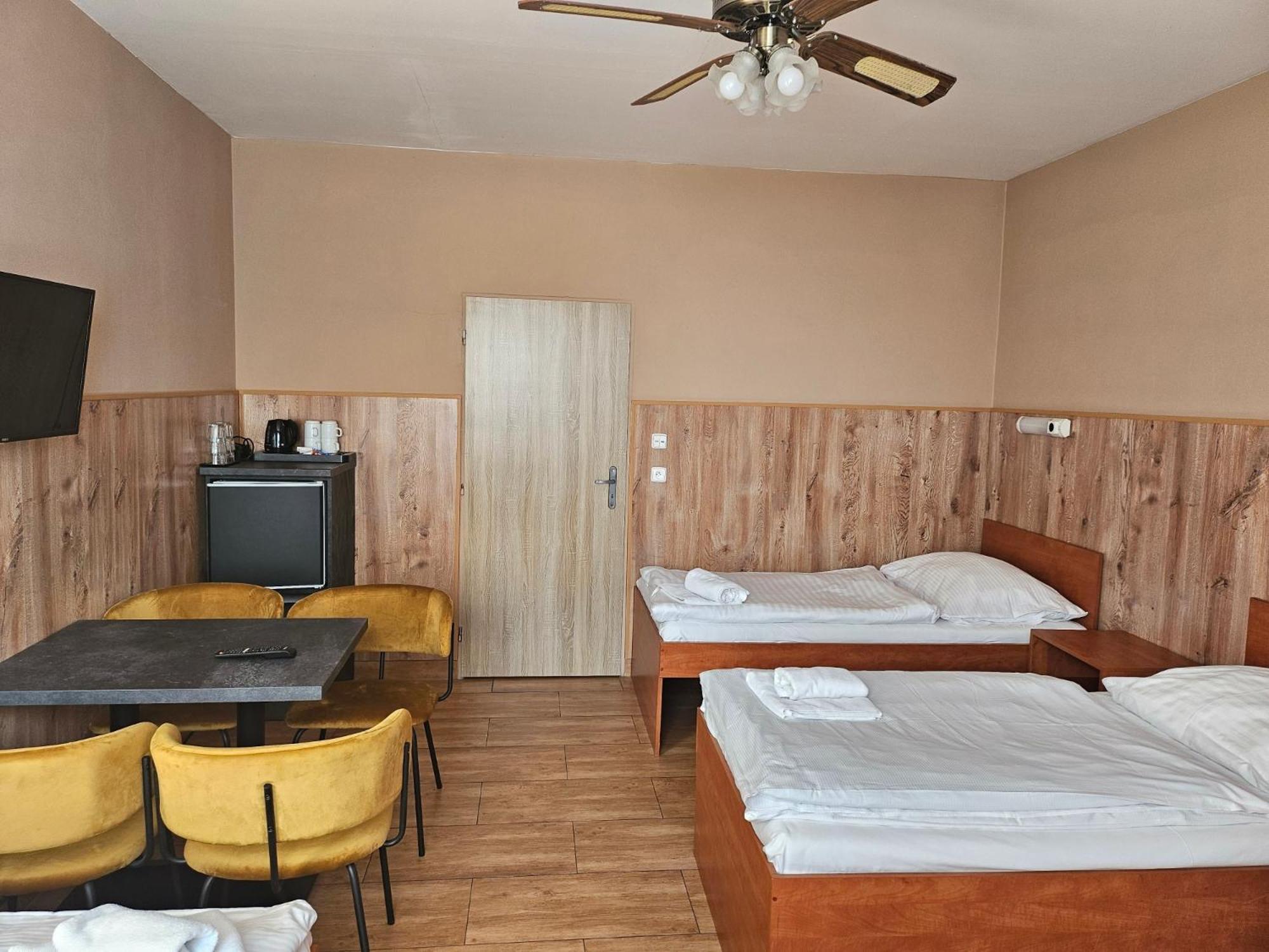 Hotel Taurus اوسترافا المظهر الخارجي الصورة