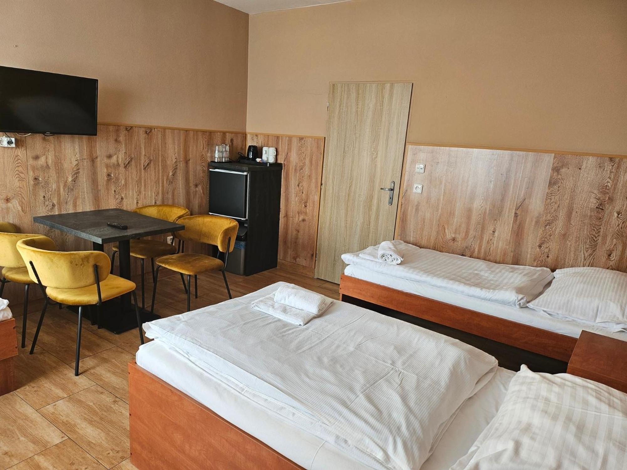 Hotel Taurus اوسترافا المظهر الخارجي الصورة