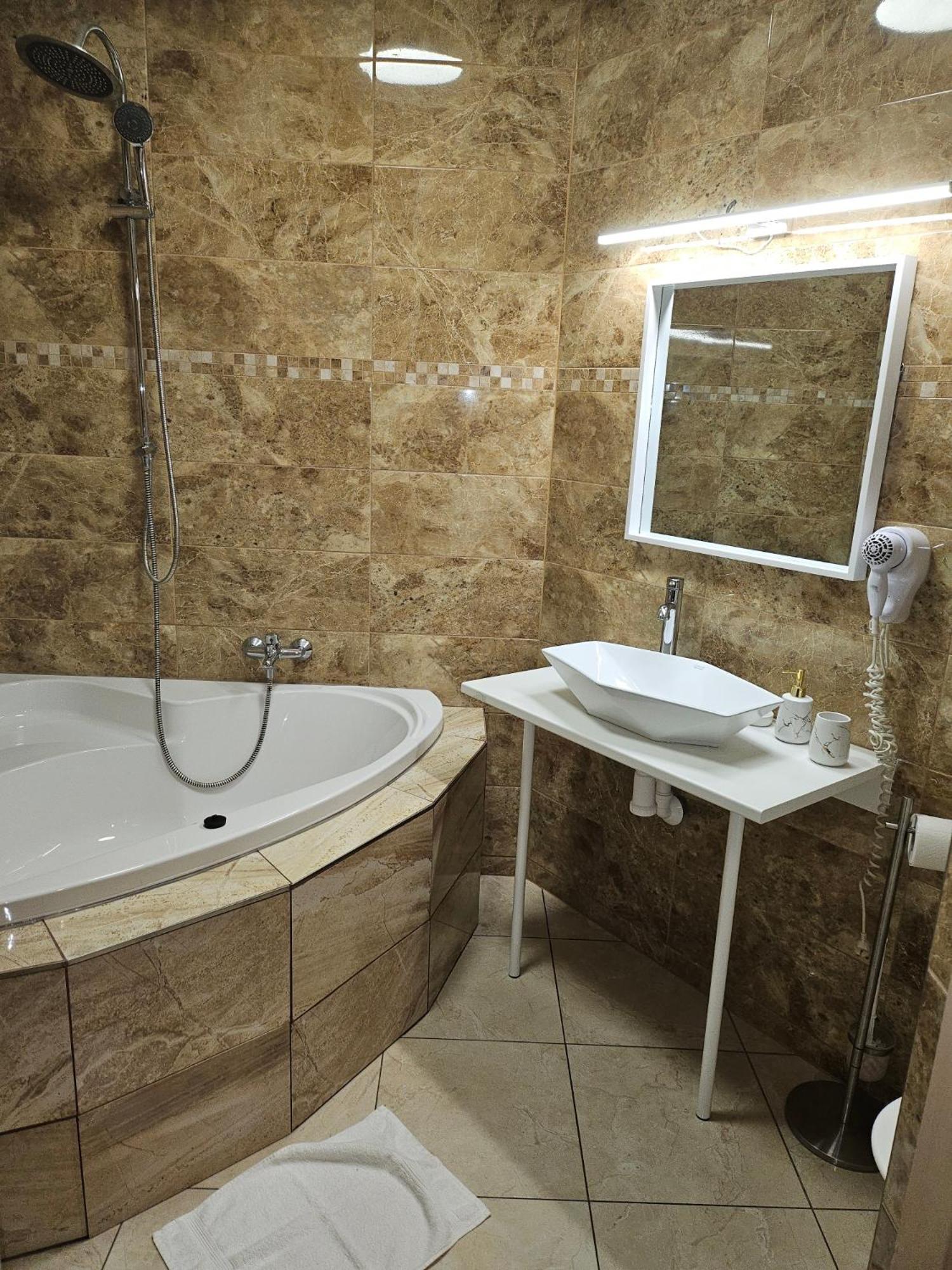 Hotel Taurus اوسترافا المظهر الخارجي الصورة