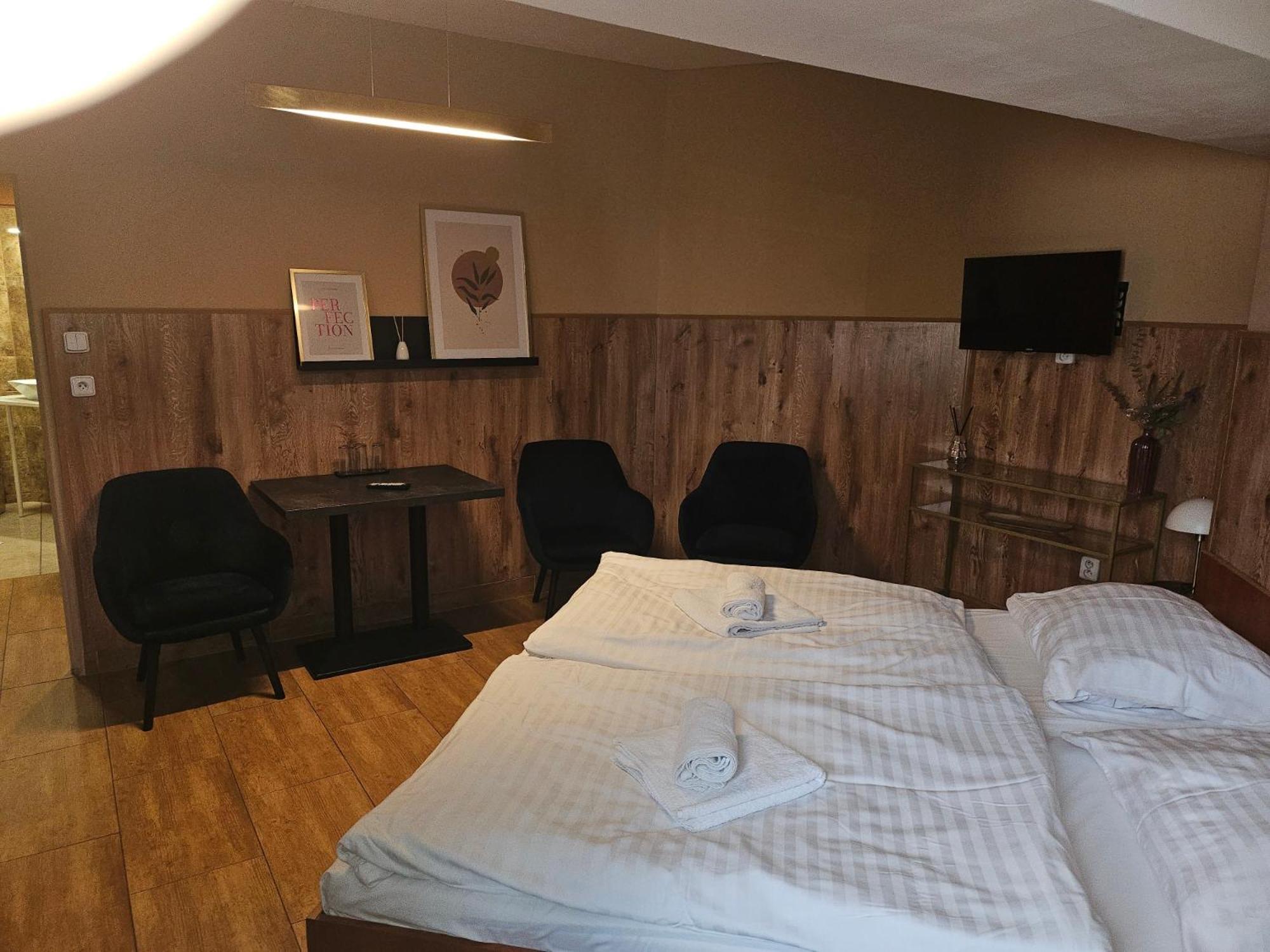 Hotel Taurus اوسترافا المظهر الخارجي الصورة
