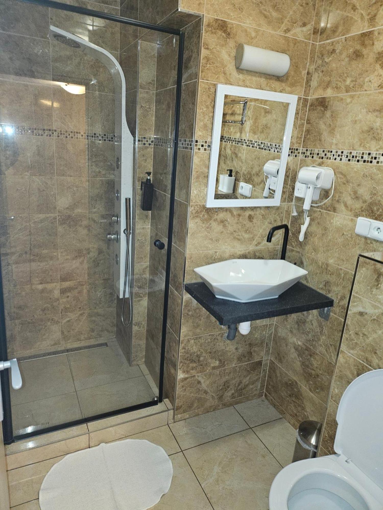 Hotel Taurus اوسترافا المظهر الخارجي الصورة