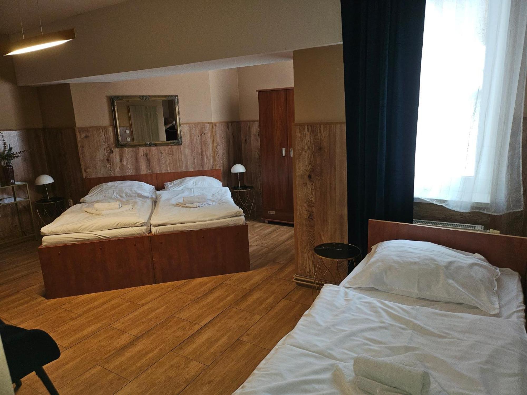 Hotel Taurus اوسترافا المظهر الخارجي الصورة
