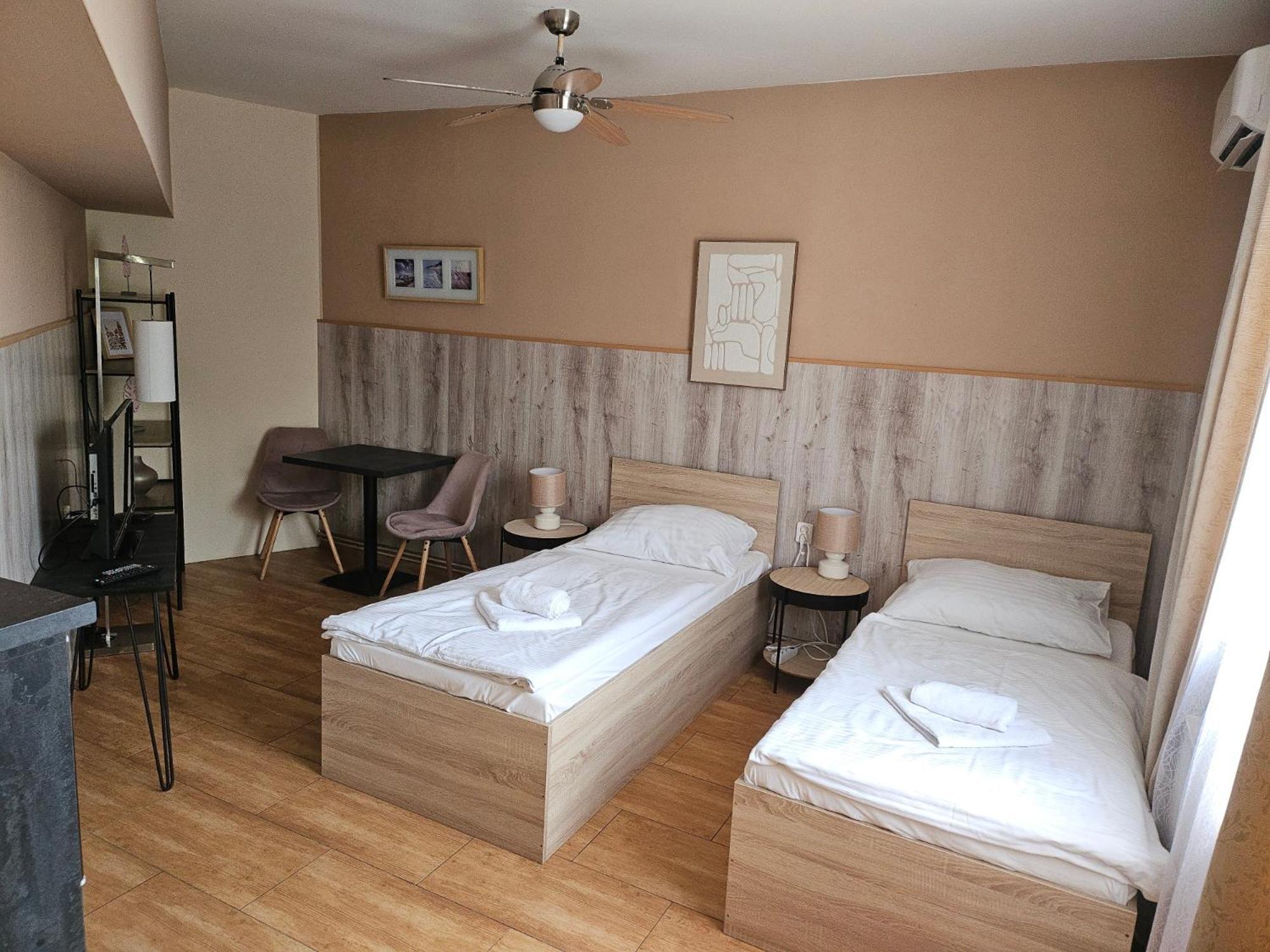 Hotel Taurus اوسترافا المظهر الخارجي الصورة